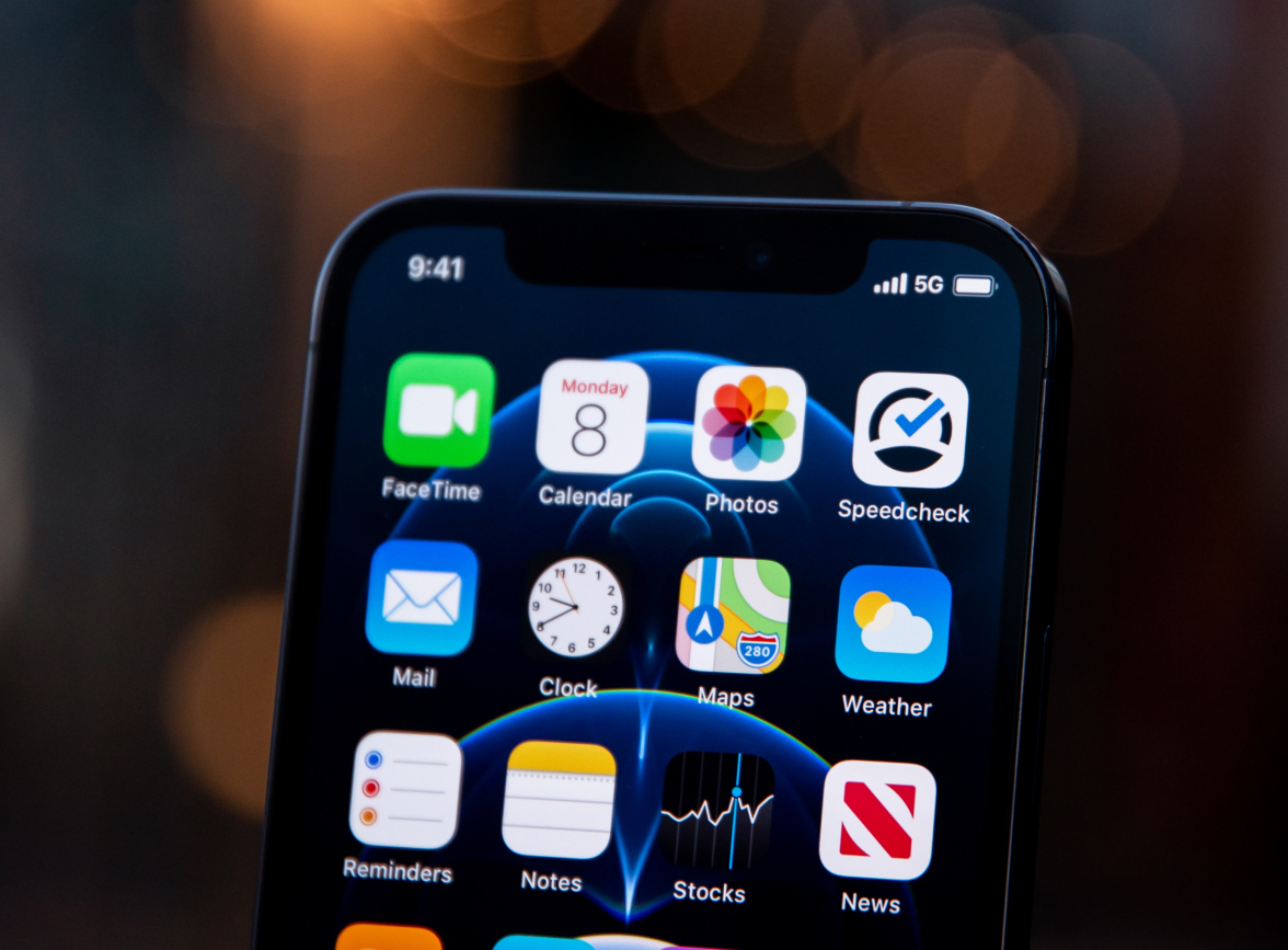 二连浩特苹果手机维修分享为什么 iPhone 12 在冬季会自动关机 
